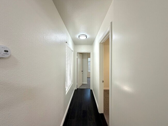 Building Photo - Spacious 4 Bedroom Home available In Alta Loma!