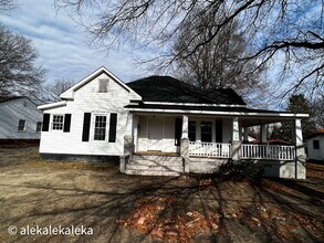 Building Photo - 1113 W Webb Ave
