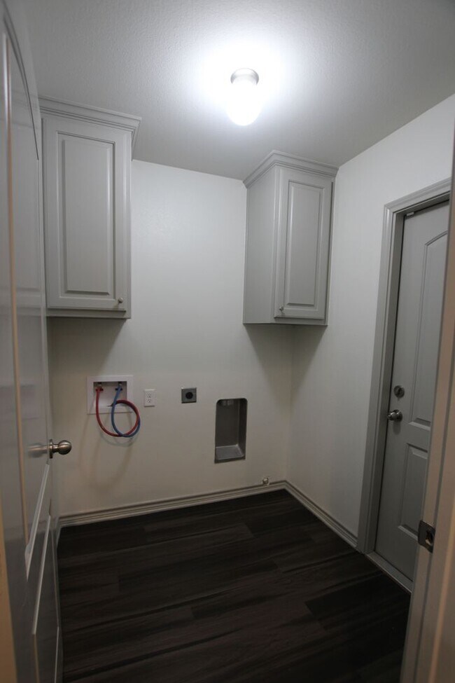 Building Photo - Beautiful 3 Bedroom 2 Bathroom Townhouse in South Tyler!