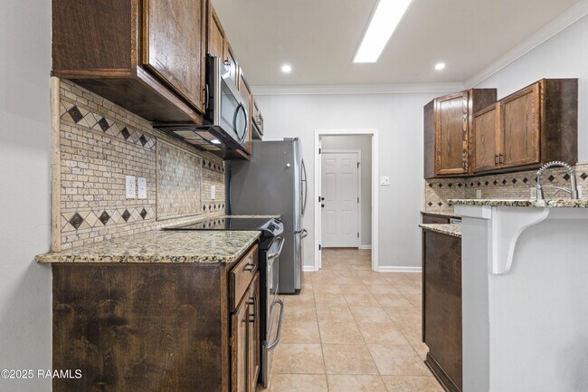 Building Photo - 307 Flanders Ridge Dr