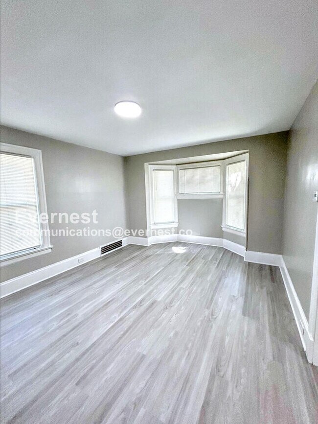 Building Photo - 1334 W 89th St