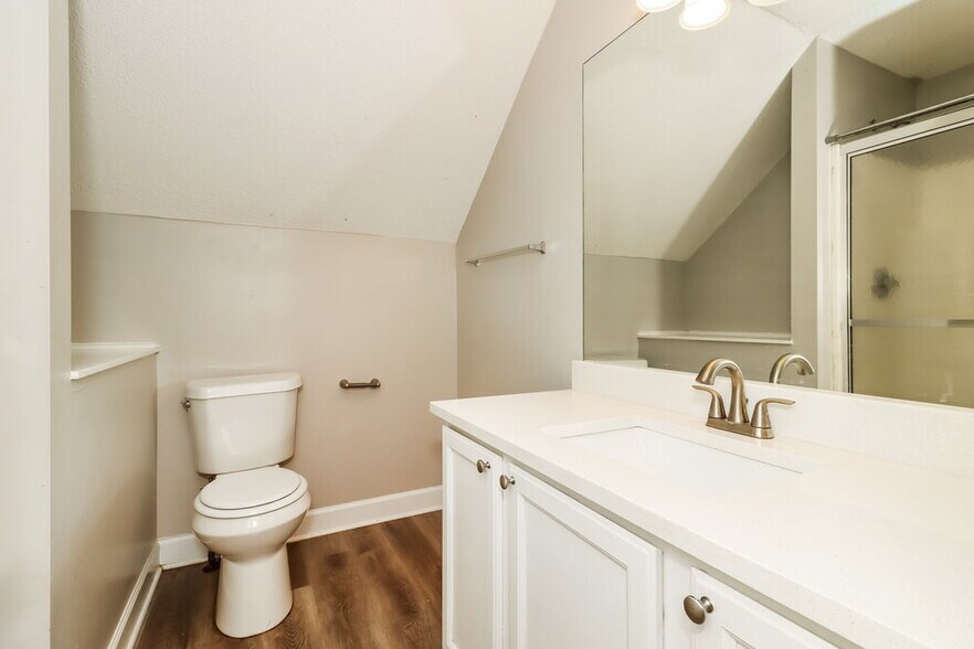 Building Photo - 4048 Golfview Ct