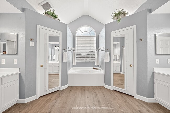 Building Photo - 14015 Wheatbridge Dr