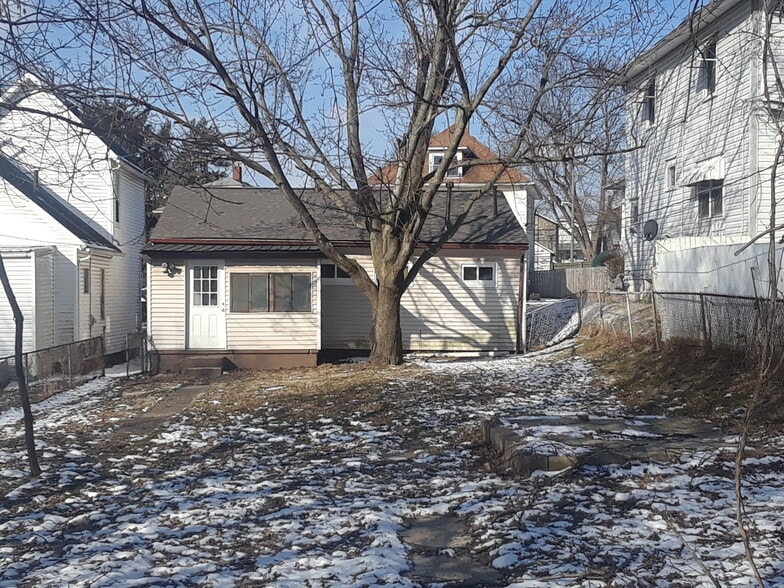 Building Photo - 222 Rosehill Ave