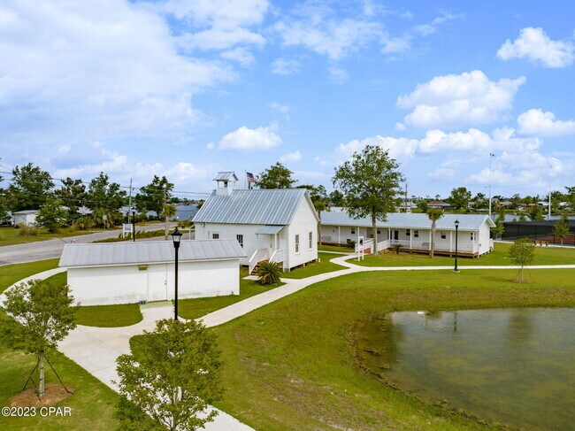 Building Photo - 526 Camellia Ave