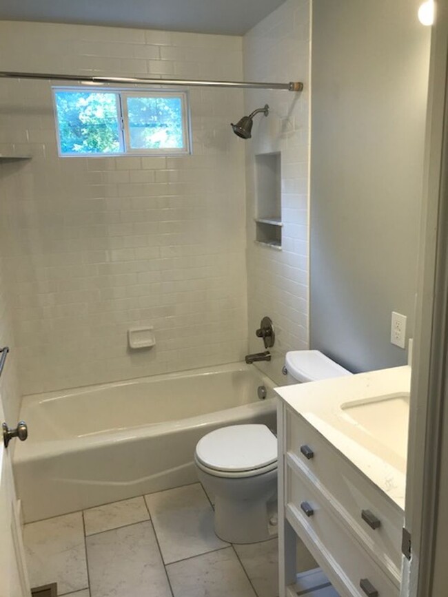 Building Photo - -- AVAILABLE JUNE 4TH -- 3 BR/ 1 BA Ranch ...