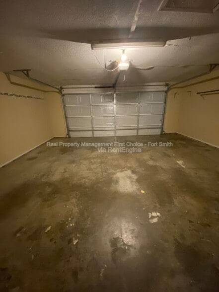 Building Photo - 2106 Breckenridge Terrace