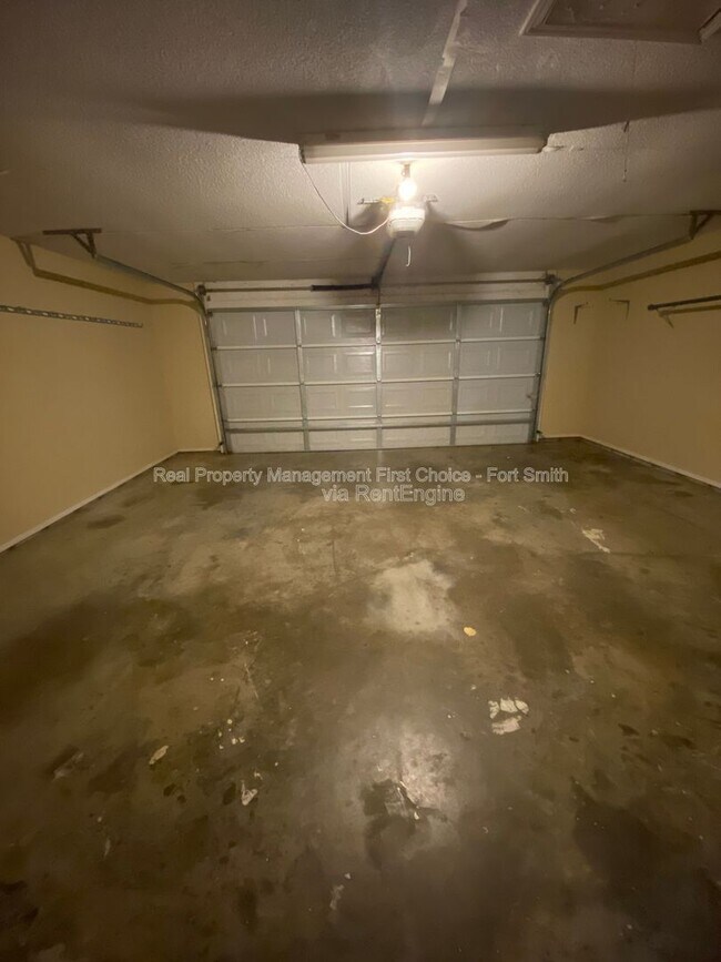 Building Photo - 2106 Breckenridge Terrace