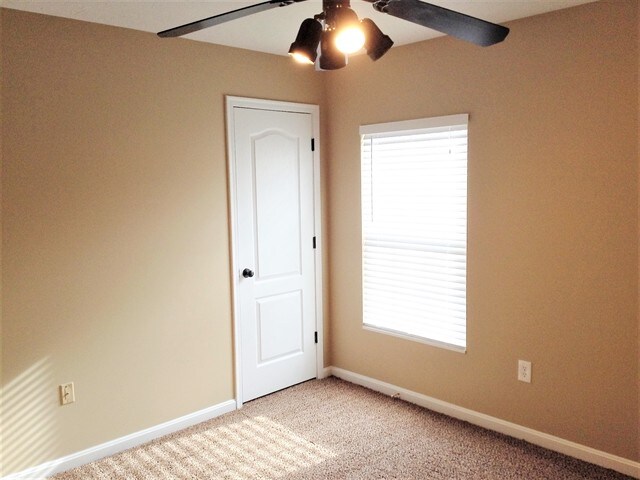 Building Photo - 2135 Canyon Ct