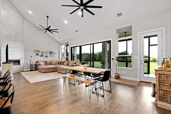 Building Photo - 209 Northcrest Dr