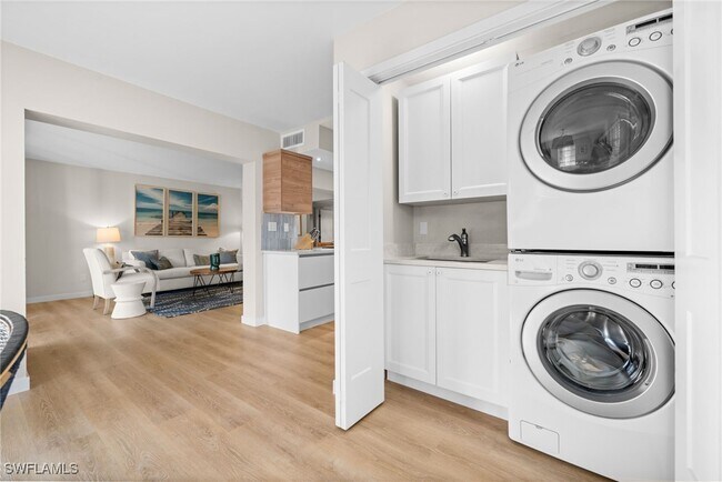 Building Photo - 208 Bobolink Way