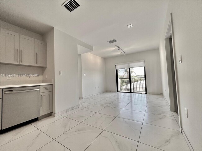 Building Photo - 836 SW 2nd St