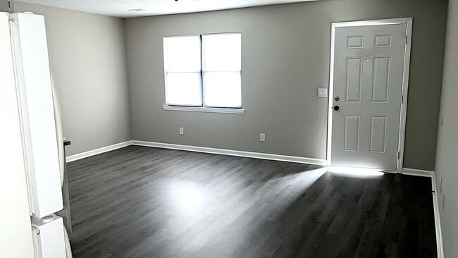 Building Photo - HOUSING VOUCHER ACCEPTED