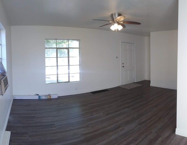 Building Photo - 761 440 W