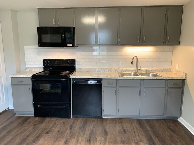 Building Photo - Two bedroom (with office or small 3rd bedr...