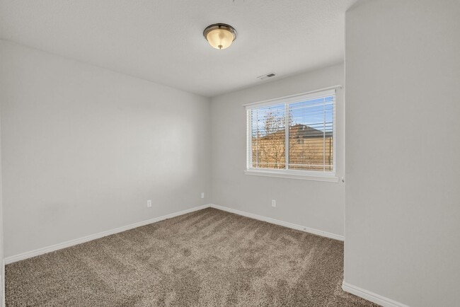 Building Photo - 3561-3585 E Rock Creek Rd