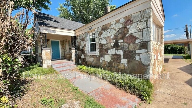 Building Photo - 1436 NE 8th St