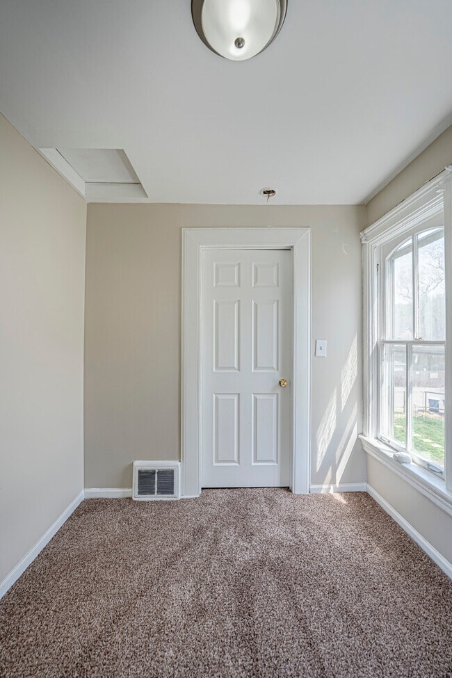 Building Photo - 371 Cedar St