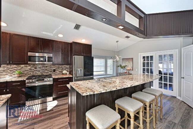 Building Photo - Impeccably Maintained Home in Summerfield Village - Lakewood Ranch!