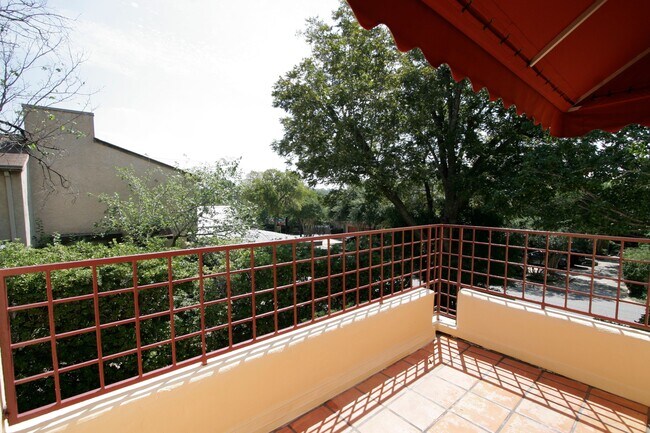 Building Photo - 207 Grandview Pl