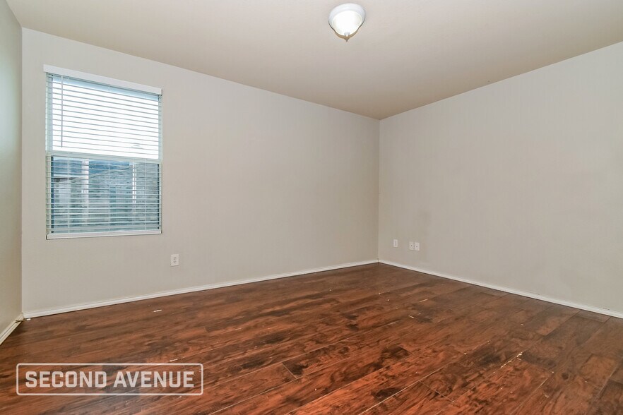 Building Photo - 680 Austin Ln