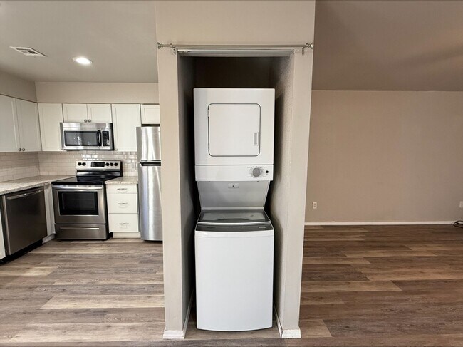 Building Photo - 5303 E 32nd Pl