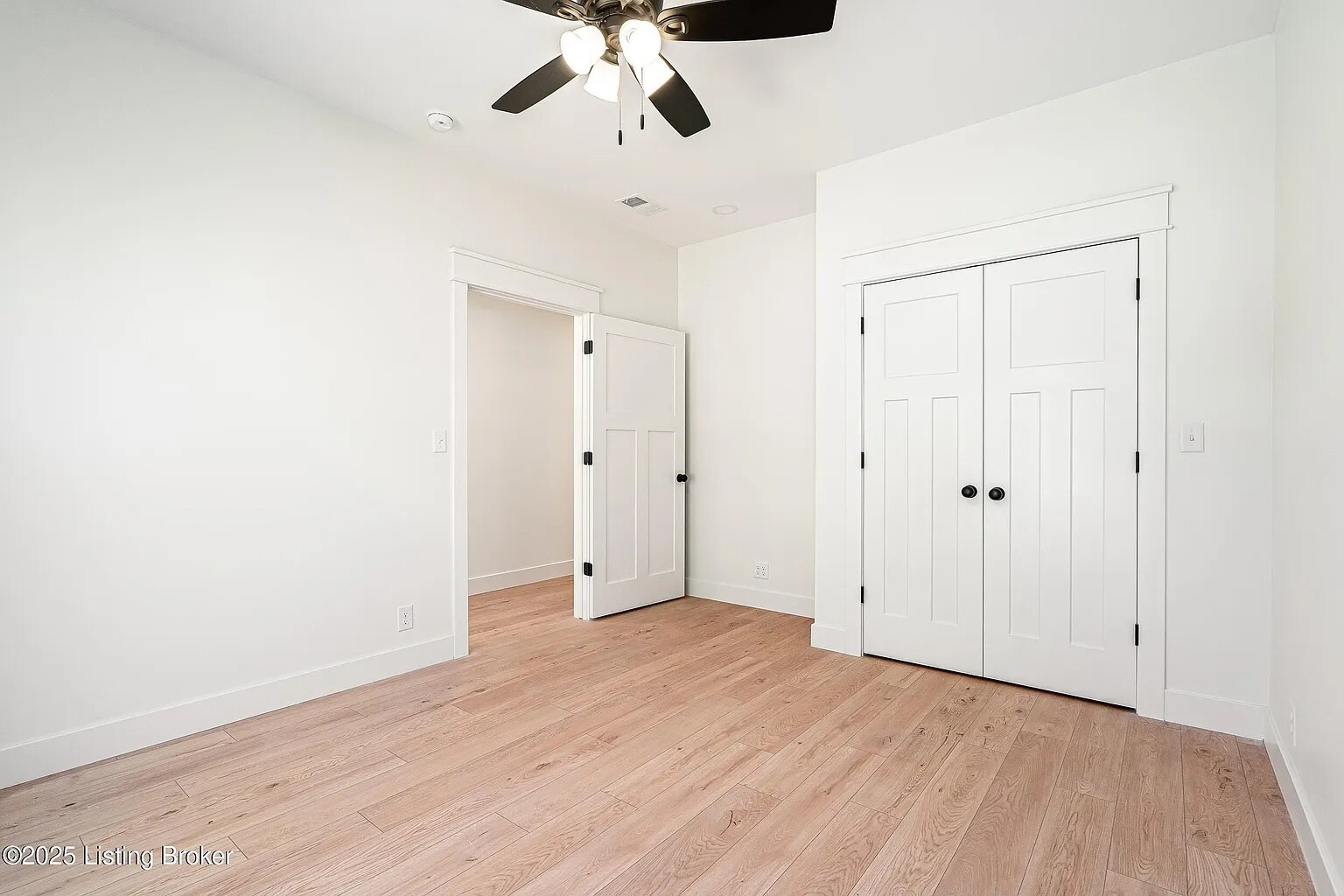 Building Photo - 935 E Madison St