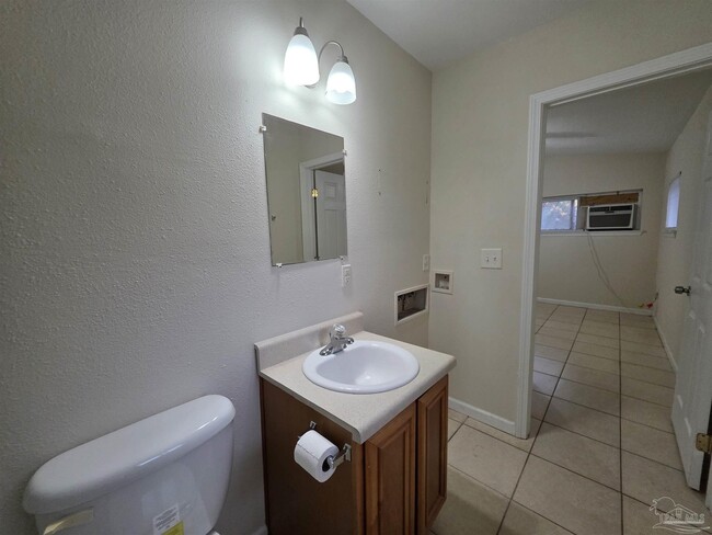 Building Photo - 604 N 70th Ave