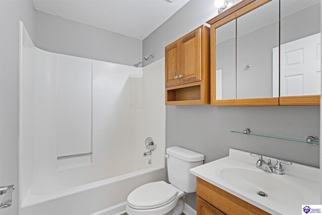 Building Photo - 1045 Greenway Dr