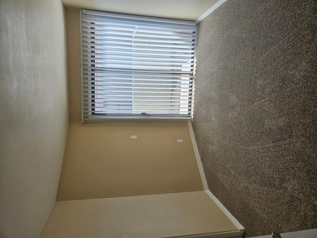 Building Photo - 885 N Granite Reef Rd