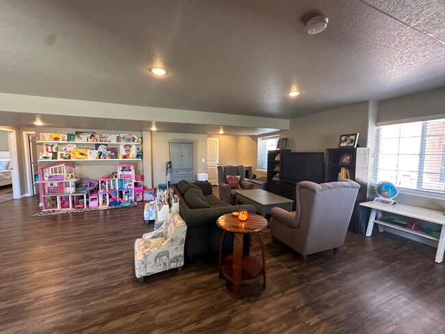 Building Photo - 8075 Cinnamon Ct