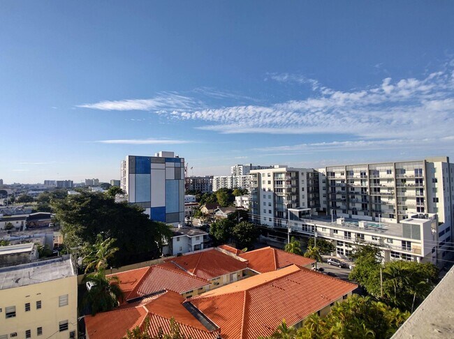 Building Photo - Modern 1BR/1BA Condo with Stainless Steel Appliances – Downtown Miami