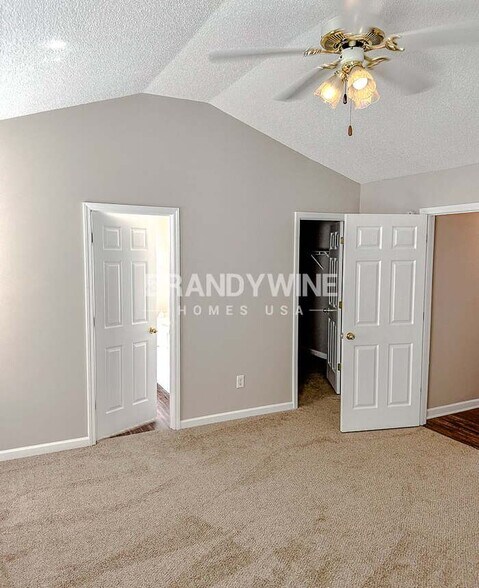 Building Photo - 6202 Hickory Ln Cir