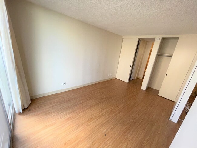 Building Photo - 2 Bedroom, 2 Bathroom w/ AC & INCLUDES ELE...