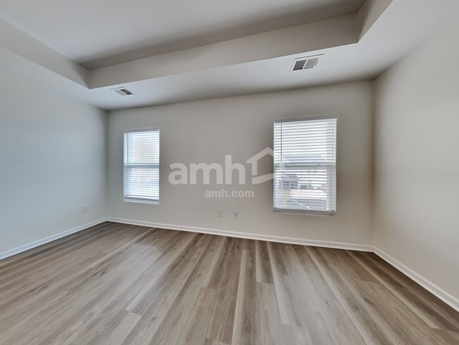 Building Photo - 136 Weeping Cypress Dr