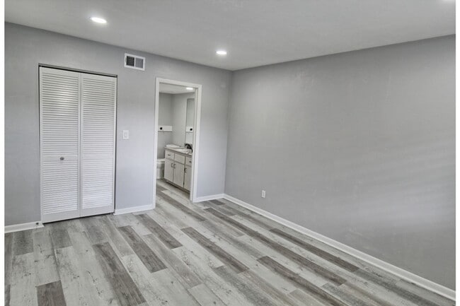 Building Photo - Gorgeous New Remodel! Pine Haven Condo in Bonita Springs!