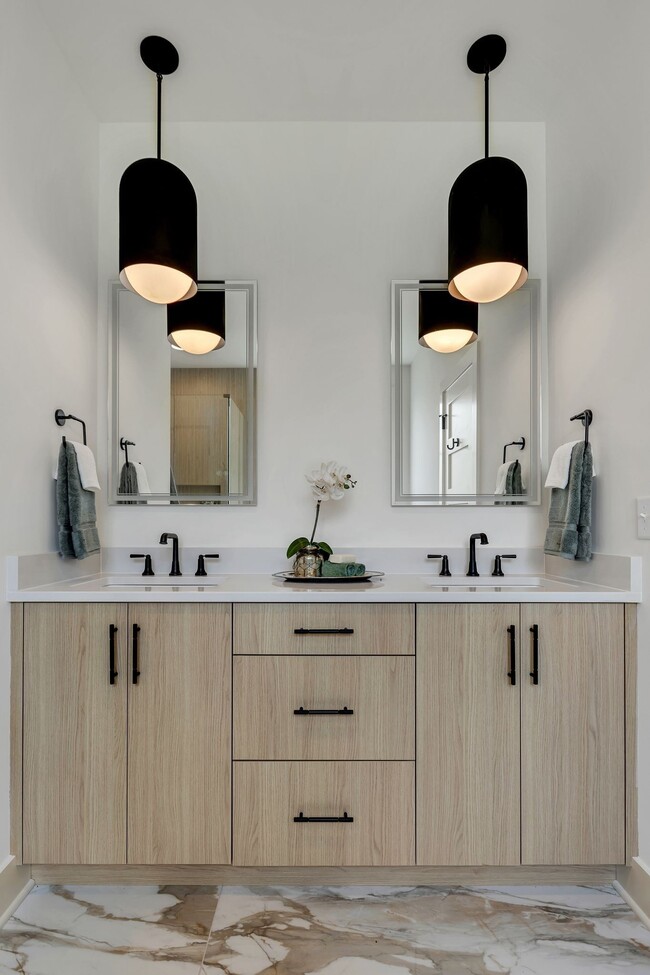 Building Photo - 660 Vernon Ave