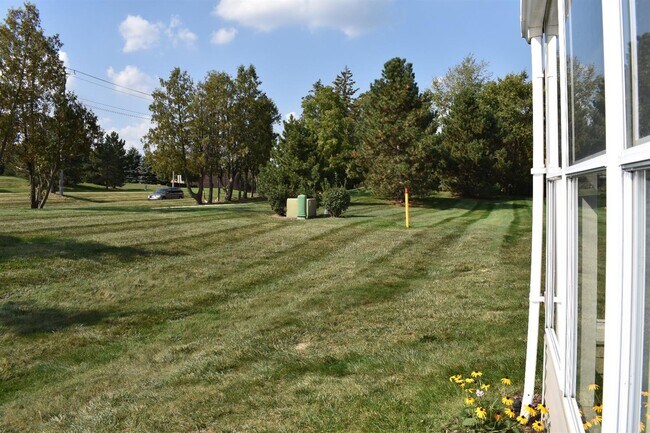 Building Photo - 1462 Millbrook Trail