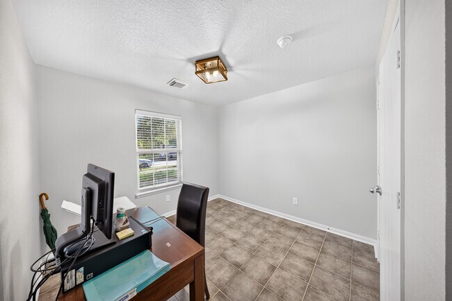 Building Photo - 6503 Warfield Ln