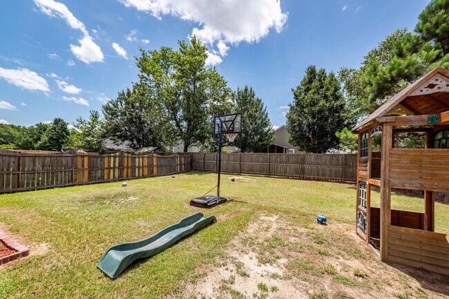 Building Photo - 5 Bedroom 3 Bath Home in Moss Grove Planta...