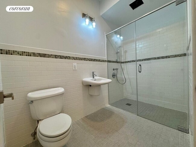 Building Photo - 275 Conover St