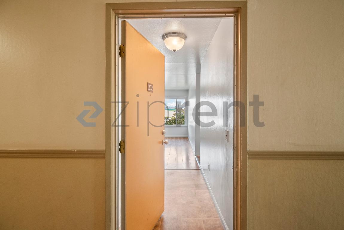 Building Photo - Unit 202
