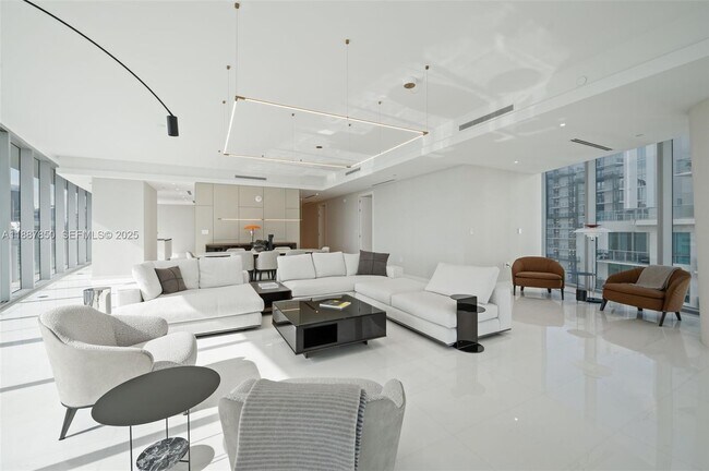 Building Photo - 300 Biscayne Blvd Way