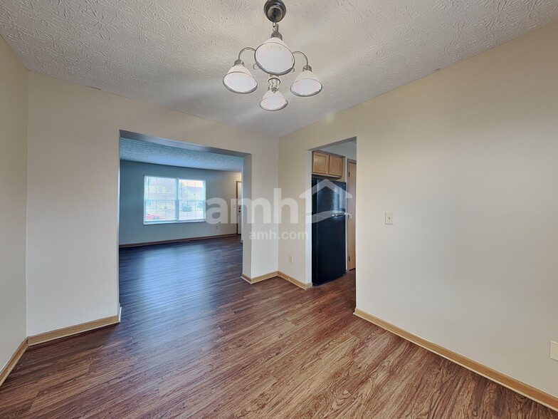 Building Photo - 4242 Honey Bee Ct