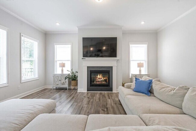 Building Photo - 2595 Whistler Wy NE