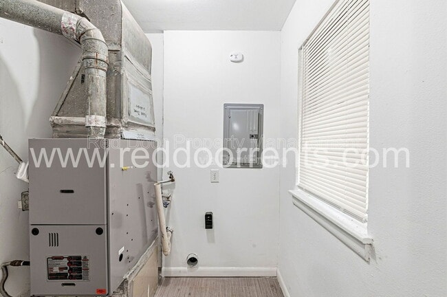 Building Photo - 3729 Kinnear Ave