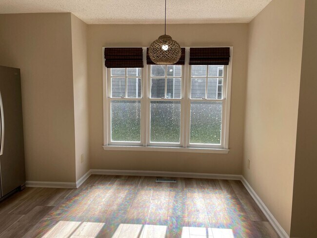 Building Photo - 10 Creekstone Ct