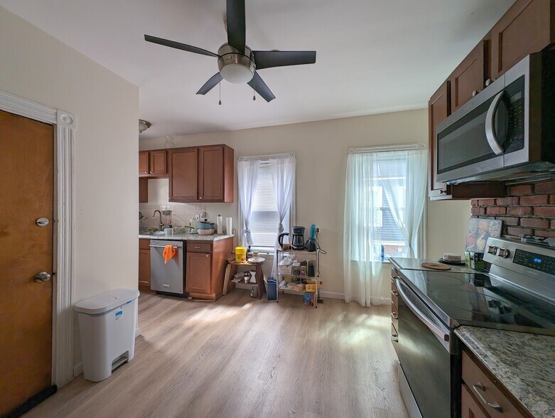 Building Photo - 35 Pearson Rd