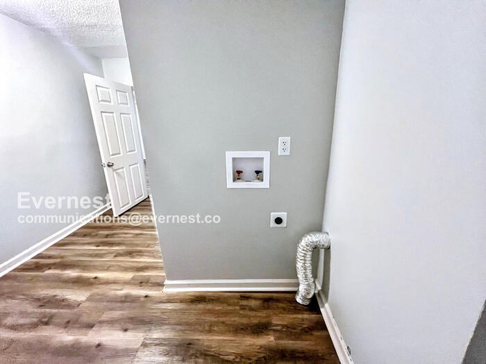 Building Photo - 2815 Crescent Ln