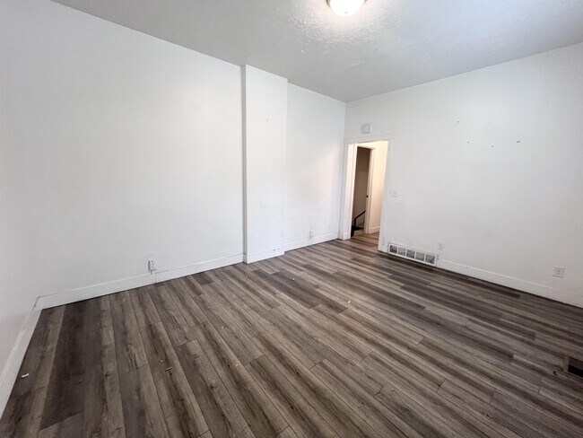 Building Photo - 778 S 400 E